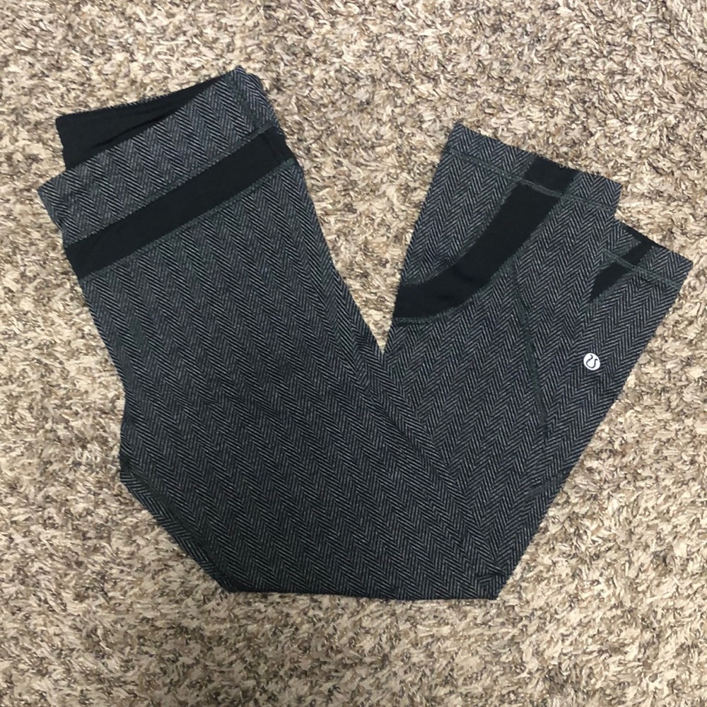 Lululemon leggings size 6